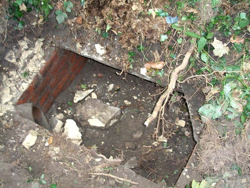 Hunt sabs discover artificial earth close to hunt meet