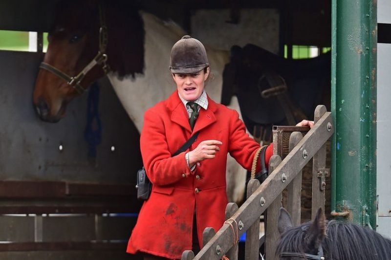 Scottish Tory MSP urged to distance herself from fox hunt