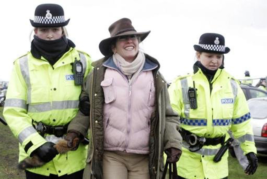 Police remove Regional Director of the Countryside Alliance from the Waterloo Cup